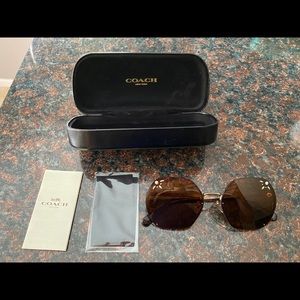 Coach Prairie Rivets Hexagonal Sunglasses L1090